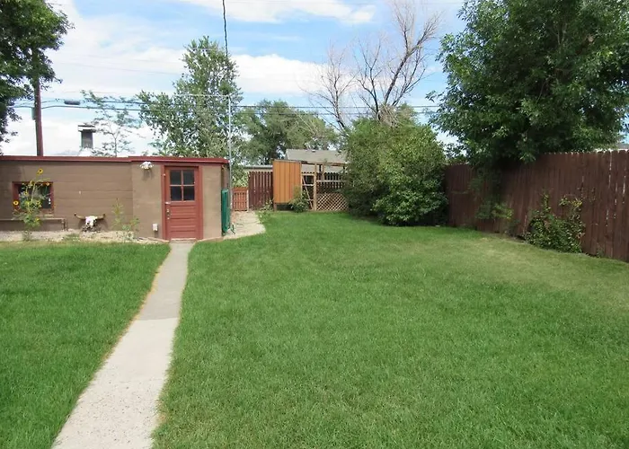Comfy Log In Walking Distance Of Downtown Holiday home *