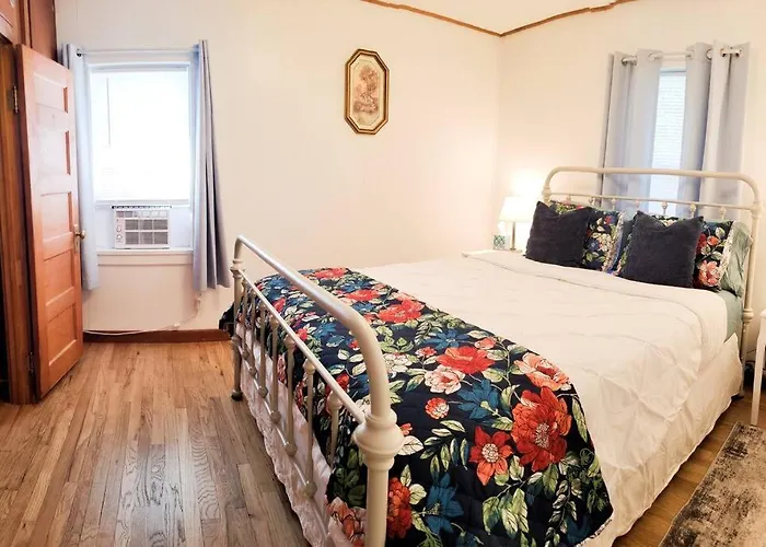 Holiday home Comfy Log In Walking Distance Of Downtown *