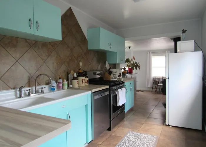 Comfy Log In Walking Distance Of Downtown *