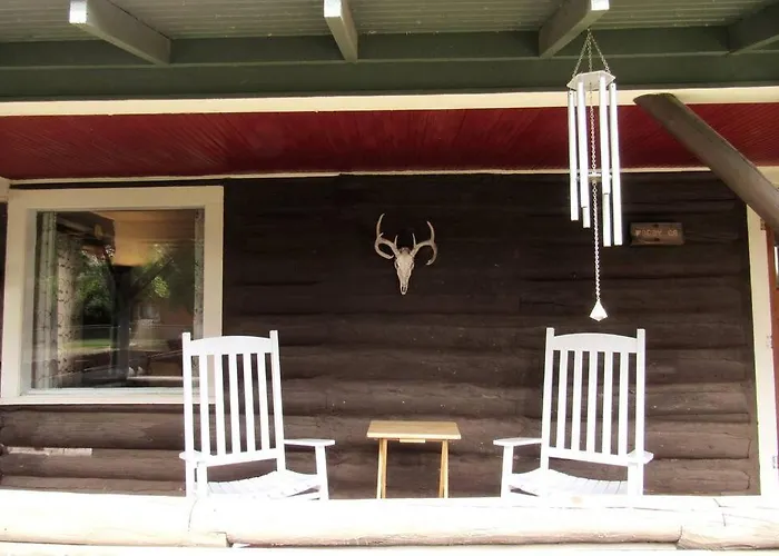 Comfy Log In Walking Distance Of Downtown *