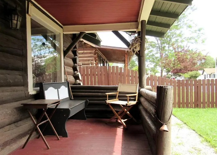 Comfy Log In Walking Distance Of Downtown Holiday home Cody