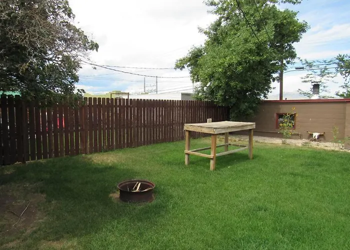 Comfy Log In Walking Distance Of Downtown