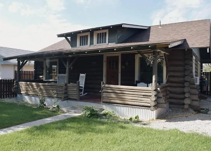 Comfy Log In Walking Distance Of Downtown Holiday home Cody